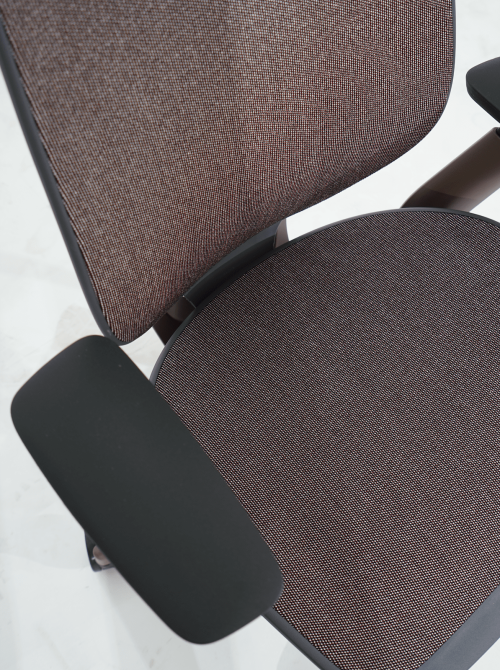 Peluncuran Produk Eksklusif Steelcase Karman