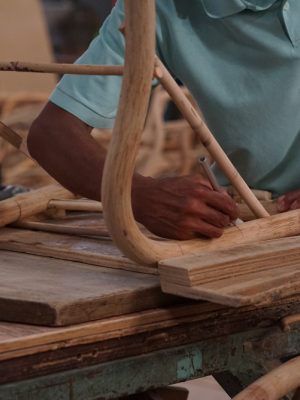 Kreasi Buatan Tangan: Merayakan Seni dan Keindahan Sentuhan Manusia